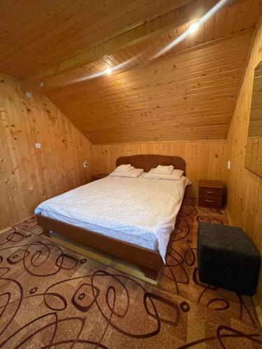 1 double bed, 1 twin bed