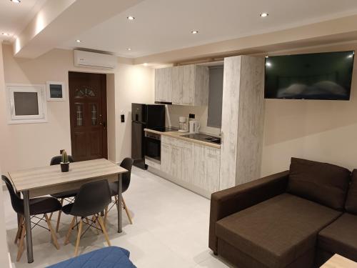  Newly renovated apartment next to the port in Korfu-Stadt