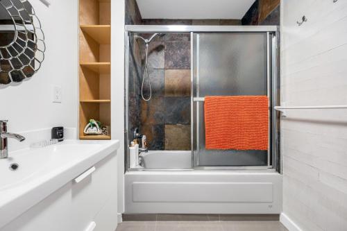 Luxury Delta 2BD Suit on ground floor in Delta, Canada