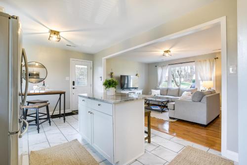 Sunny Family Home, 3 Mi to High Point Market! in High Point, USA