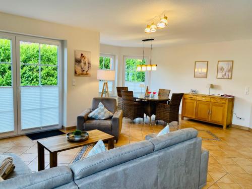 FeWo SONNENDECK Familien-strandnah-Garten-Hunde-Sport-und Schwimmbadnah-HansaPark in Sierksdorf