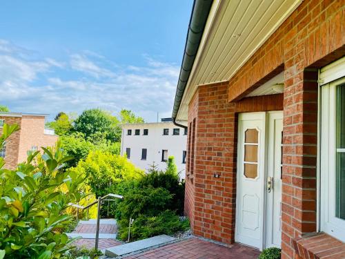 Udvendig, FeWo SONNENDECK Familien-strandnah-Garten-Hunde-Sport-und Schwimmbadnah-HansaPark in Sierksdorf