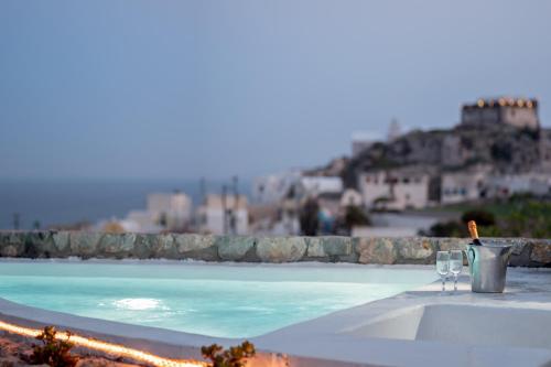 Red Cliff Santorini Villa - Volcano View & Jacuzzi