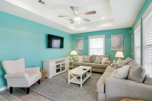 Modern Crystal Beach Vacation Home Walk to Beach! in Crystal Beach, USA
