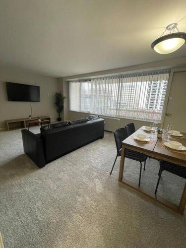 Discover an Modern Apartment at Crystal City with gym in Arlington, USA