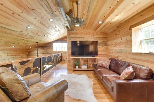 . Early Cabin w/ Deck ~ 20 Mi to Lake Brownwood!