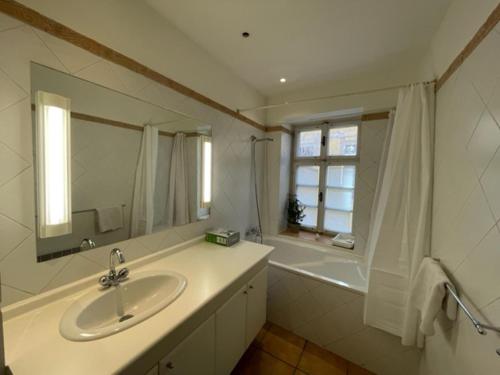 1 Bed Flat - Sleeps 4 - Balcony - Wifi, Прага (фото 11)