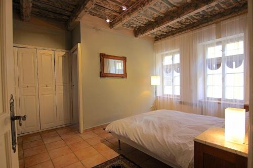 1 Bed Flat - Sleeps 4 - Balcony - Wifi, Прага (фото 8)