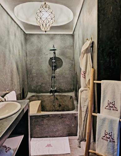 Deluxe Room image 6