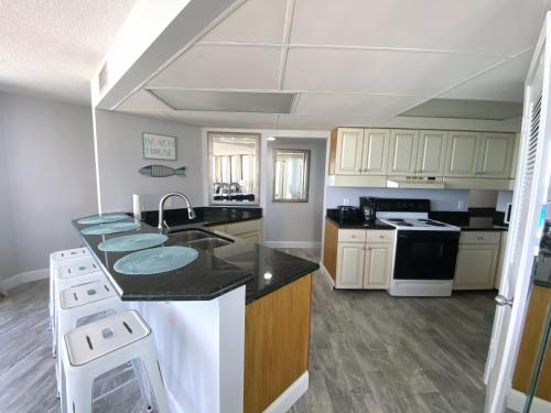 AquaVista Beach Resort by Sand Seeker Vacations detail