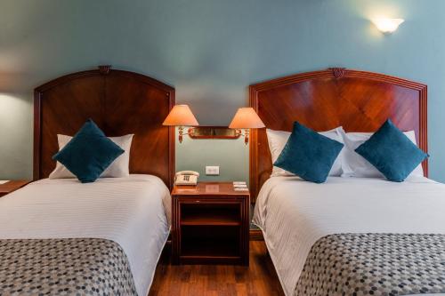 1 double bed, 1 twin bed