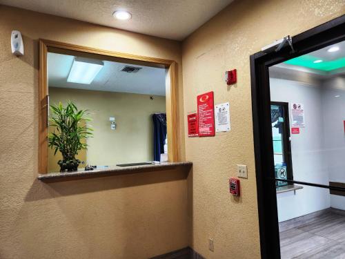 Express Inn Hobby Airport - 로비