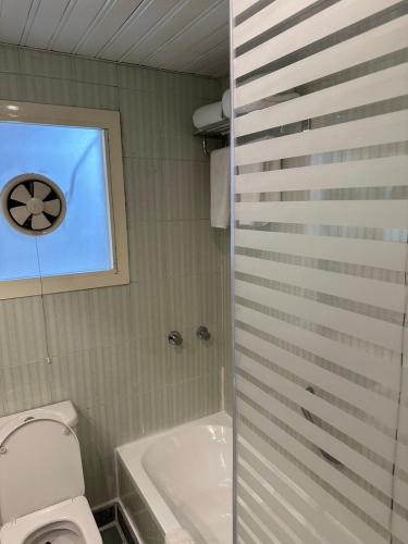 room detail thumbnail 2