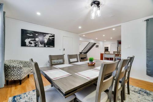 Community Perks and Deck Charming Poconos Home! in Tobyhanna, USA