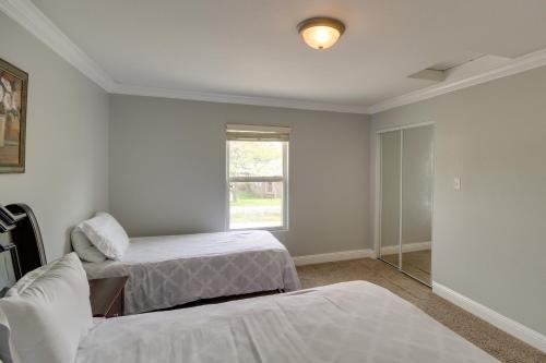 Gulfport Condo with Balcony - 5 Minute Walk to Beach! - image 9