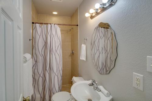 Gulfport Condo with Balcony - 5 Minute Walk to Beach! - image 12