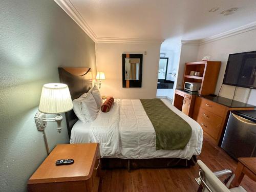 Sunset Motel - image 37