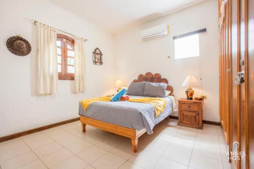 Cheerful Home with Sea Views and Malecón 1 Block plus Dogs Ok in La Paz, Mexico