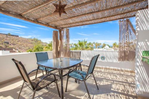 Cheerful Home with Sea Views and Malecón 1 Block plus Dogs Ok