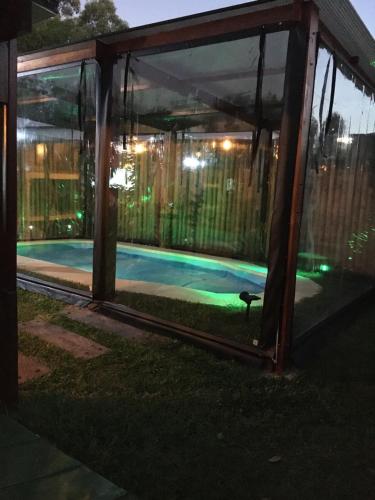 Hermosa casa con piscina climatizada entre el mar y las sierras en Bella Vista - Piriápolis