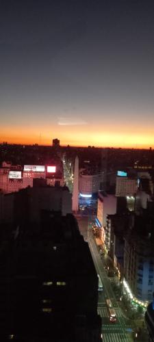 Que mejor vista del Obelisco piso a la calle Corrientes, Buenos Aires (fotografie 3)