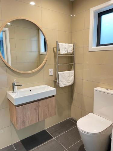 NO PARTY ALLOWED, Entire Brand New 3 bedroom townhouse, free unlimited fibre wifi and free parking NO PARTY ALLOWED, Entire Brand New 3 bedroom townhouse, free unlimited fibre wifi and free parking