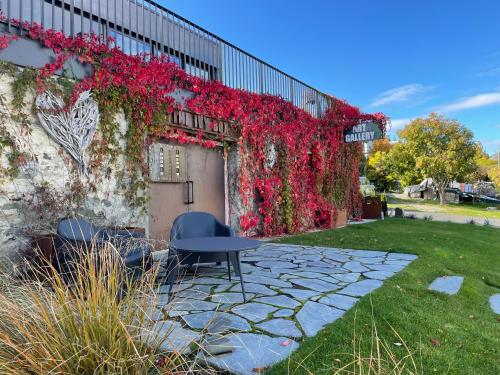 Ivy Box Art Gallery Apartment - image 3