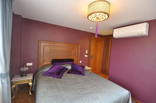 Standard Double or Twin Room image 9