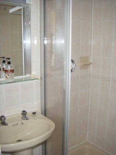 Double Room image 3