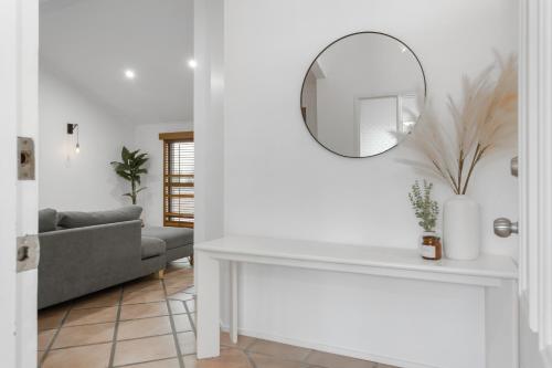 Ulaz, 4BR Family Oasis with Pool, Modern and Spacious - Robina in Robina