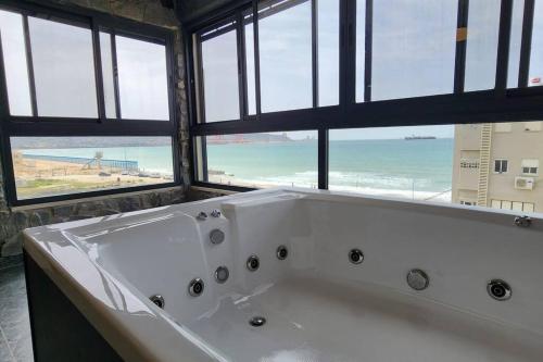מבנים בים 75 Suites at sea, Haifa (foto 3)