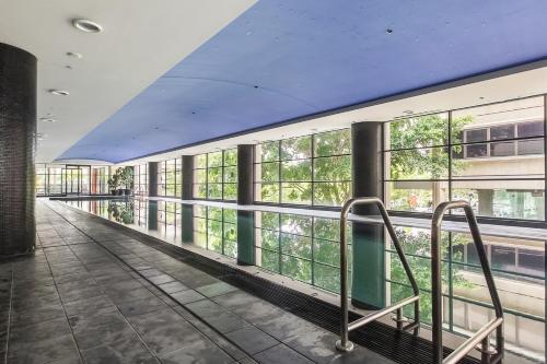 Large elevated apartment St Leonards - main image