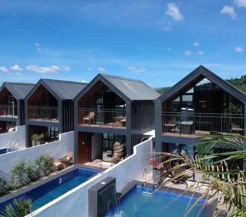 Hidden Haven Subic Villa w/ Infinity Pool in Castillejos