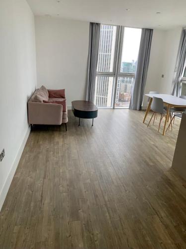 Cozy & Spacious One Bedroom Flat