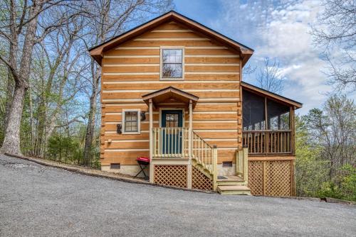ER18 - The Lazy Bear View - Great location - Close to town! cabin