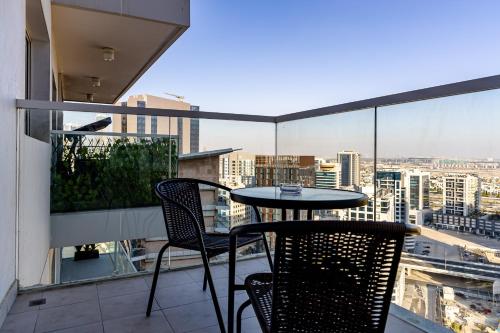 Deluxe Studio with Kitchen and Balcony image 3