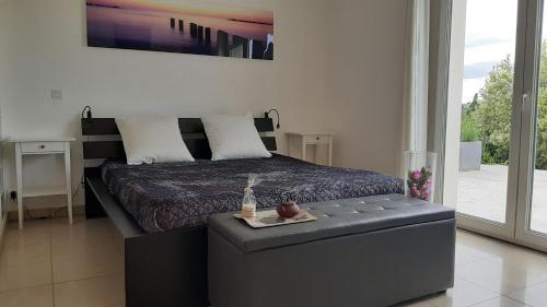1 queen bed