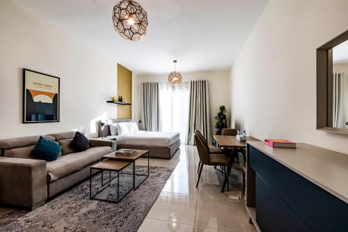 Deluxe Studio with Kitchen and Balcony image 7