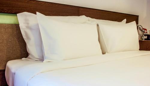 Double or Twin Room with Partial Sea View