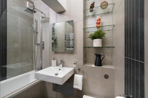 2 Bedr, 3 Beds, 1 Bath Thames, Trafalgar SQ, Londýn (fotografie 6)
