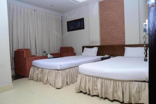 Royal Living Hotel & Suites