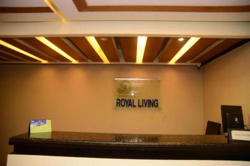 Royal Living Hotel & Suites
