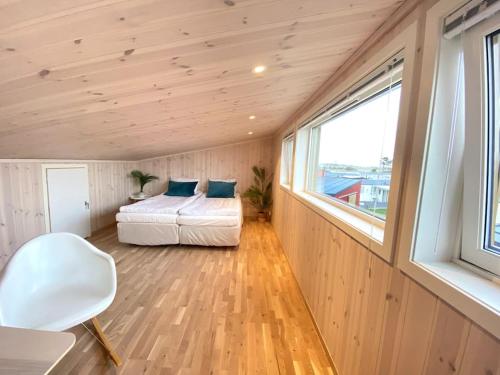 Fresh hytte ved Borestranden med to soverom og hems in Bore