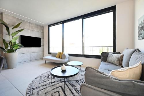 Design 3BR in TLV center by HolyGuest