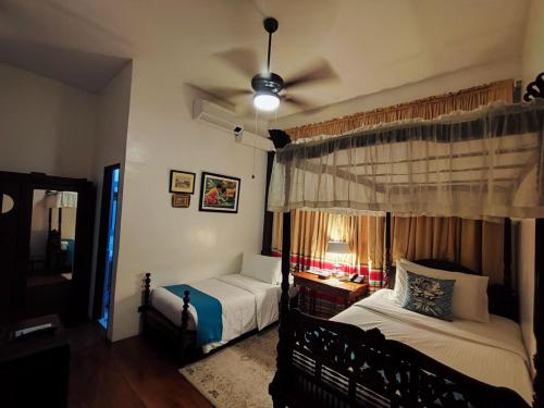 Superior Deluxe with Queen and Single Bed image 5