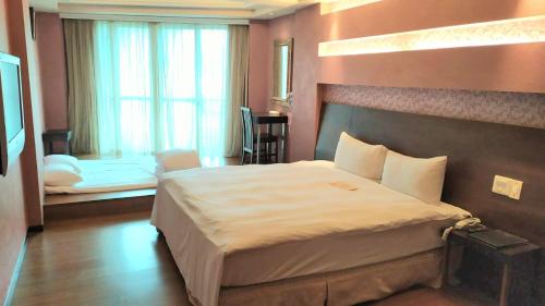 Bitan Hotel - Tap to explore photos