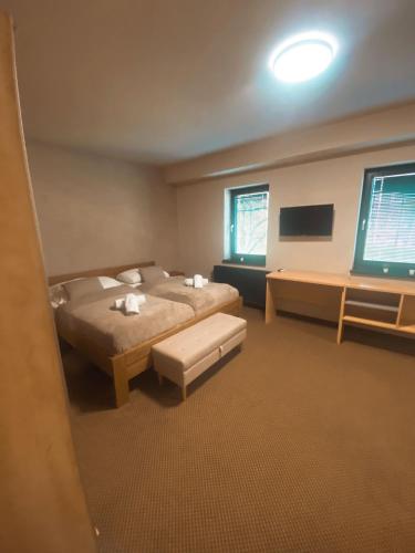 Deluxe Double Room (2 Adults + 1 Child)