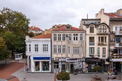 Top location in center and paid parking, Warna (Foto 9)