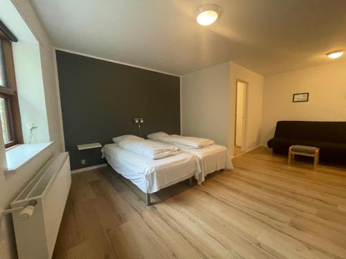 Bui Hotel Humble - image 8