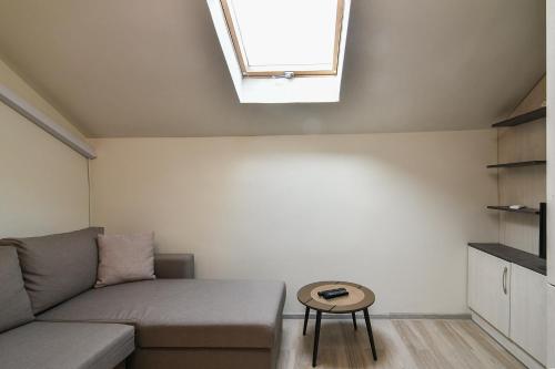 Small studio on budget in the heart of city, Warna (Foto 7)